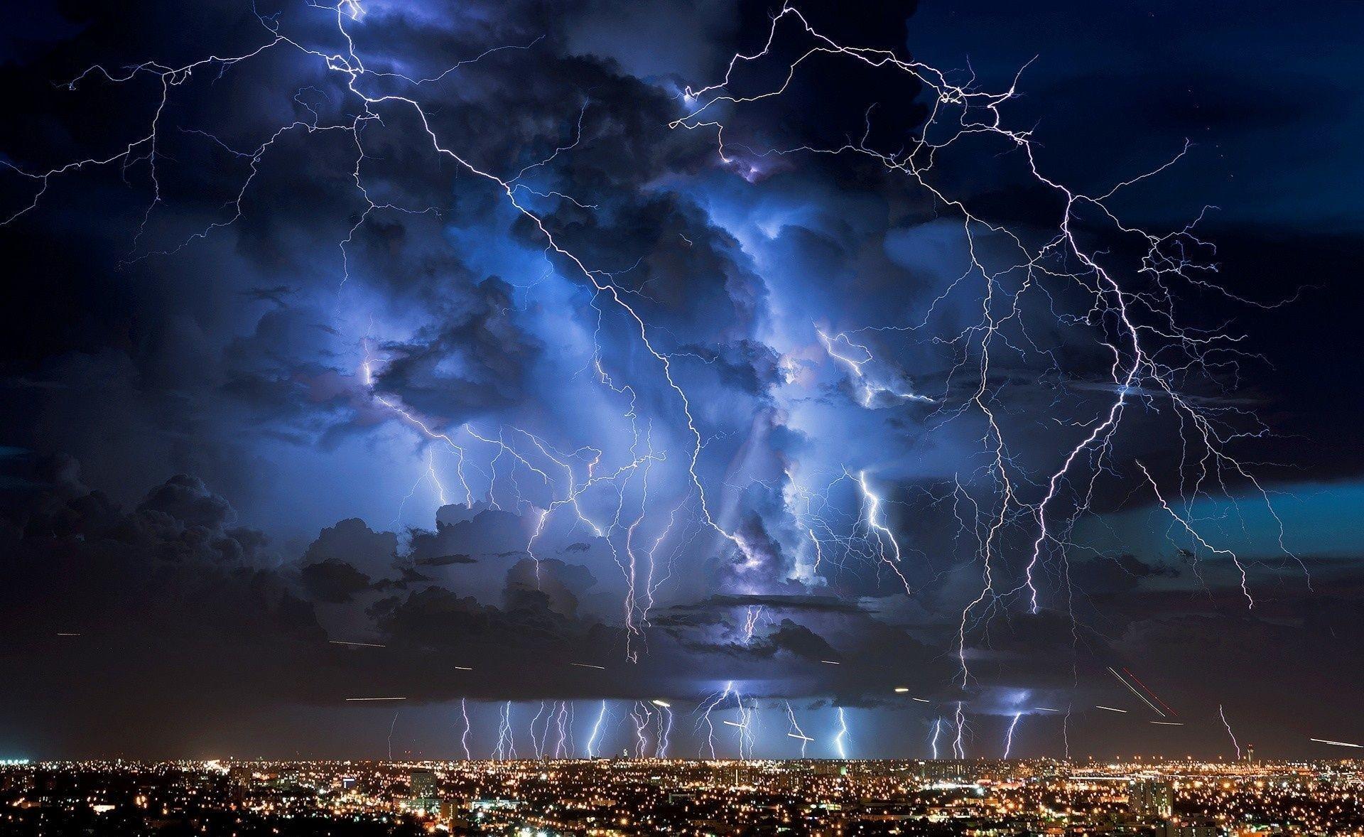 1920x Animated Thunderstorm Lightning