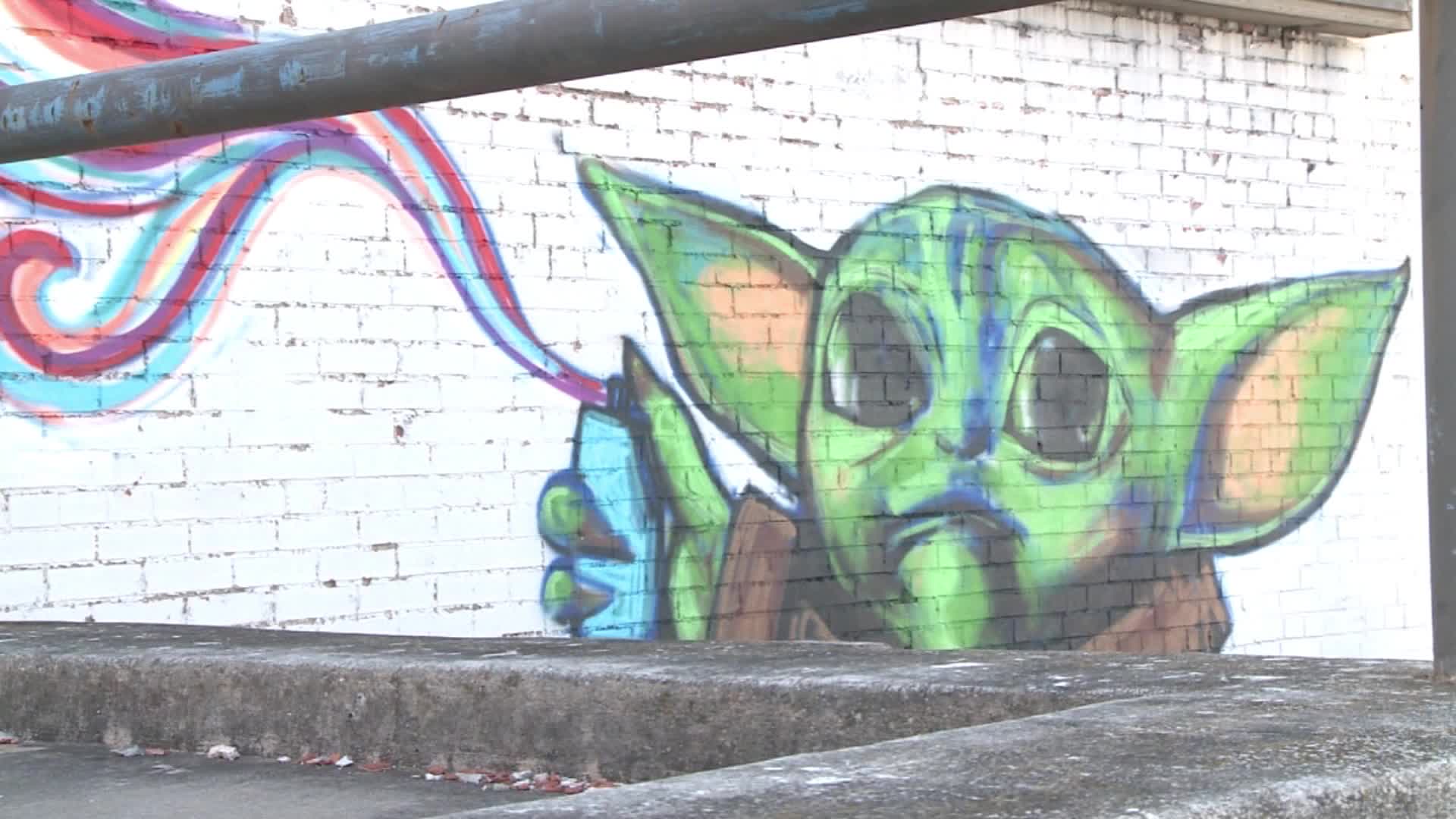 Oklahoma artist brings 'Baby Yoda' mural to downtown Ada