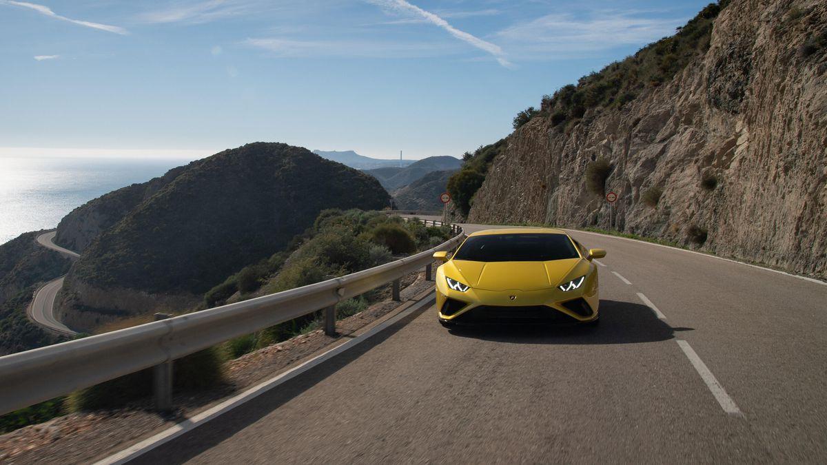 Lamborghini Huracan Evo RWD Is A Gold Star Supercar