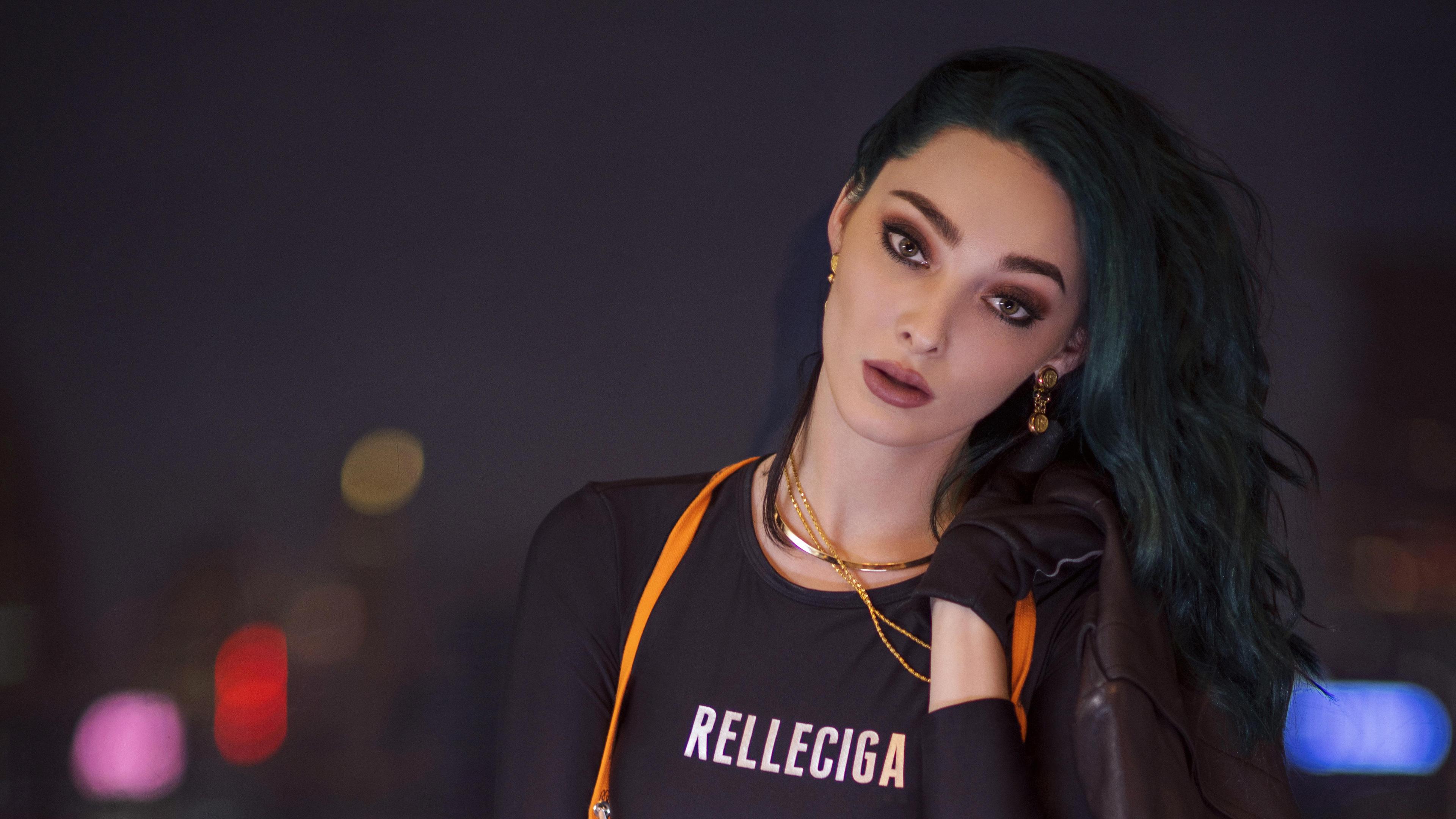 Wallpaper 4k Emma Dumont FHM China Magazine Photohoot 2019