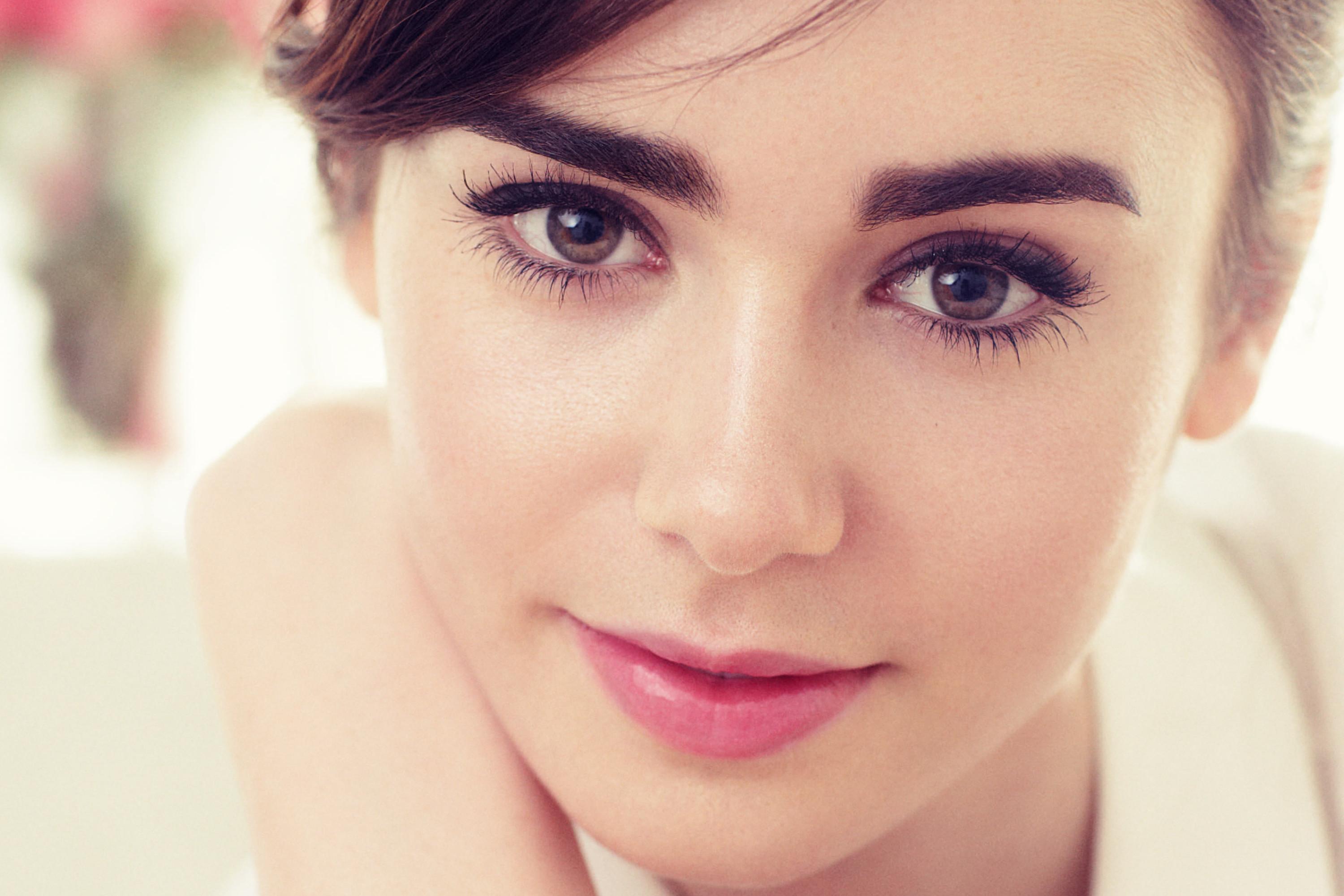 Lily Collins Closeup Face 3000x2001 Resolution HD