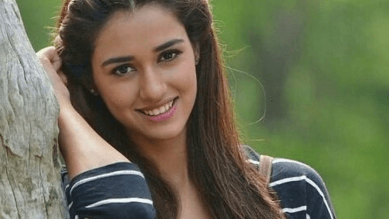 Disha Patani Smile Wallpapers - Wallpaper Cave