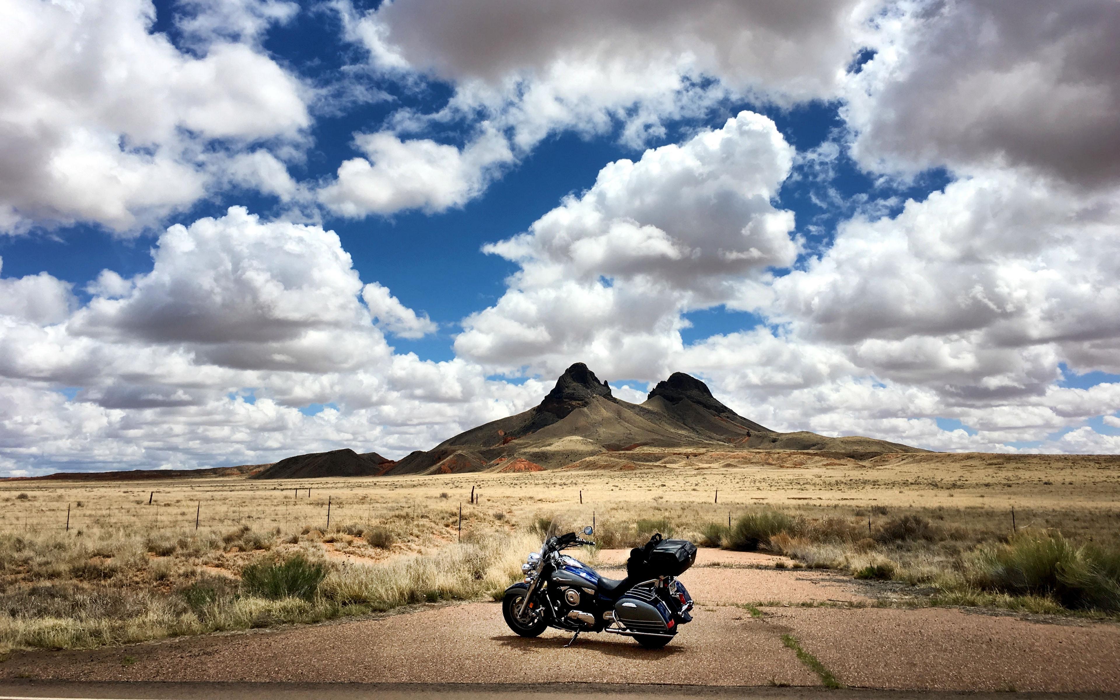 Download wallpaper 3840x2400 motorcycle, mountains, desert