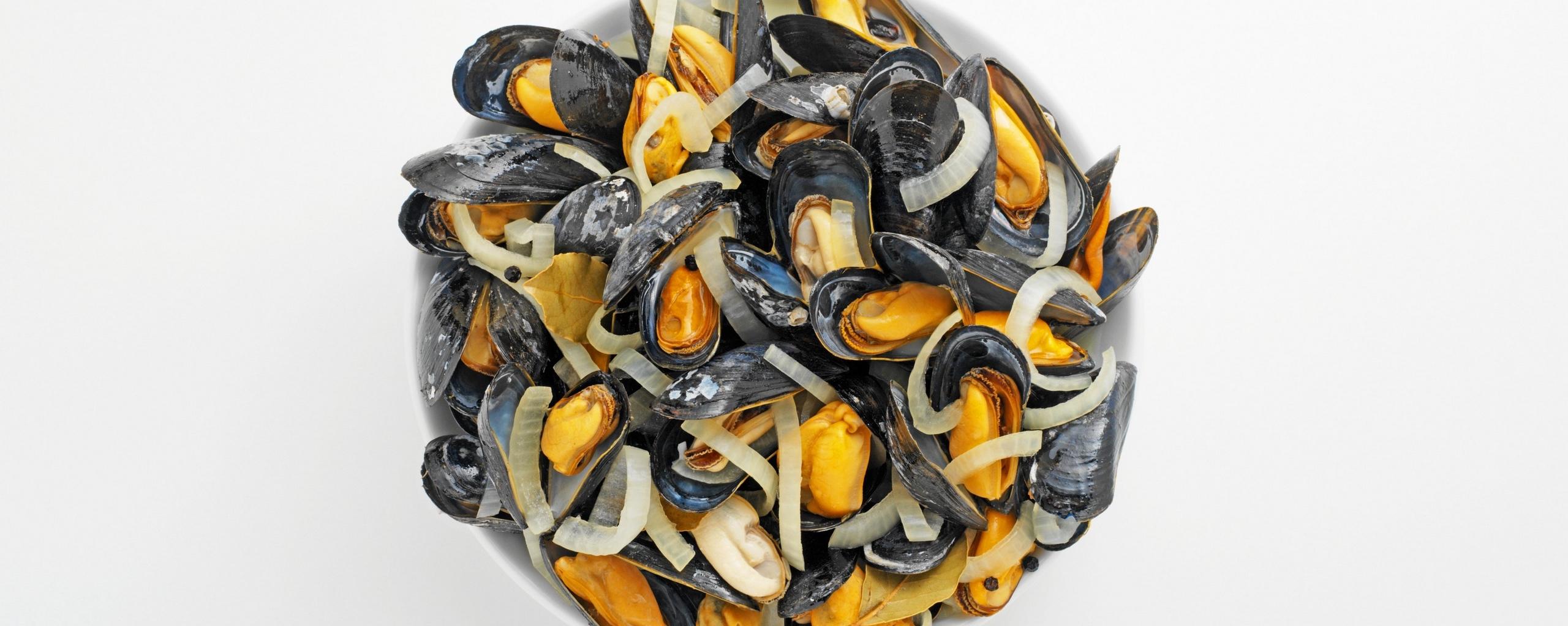 Download wallpaper 2560x1024 dish, seafood, mussels
