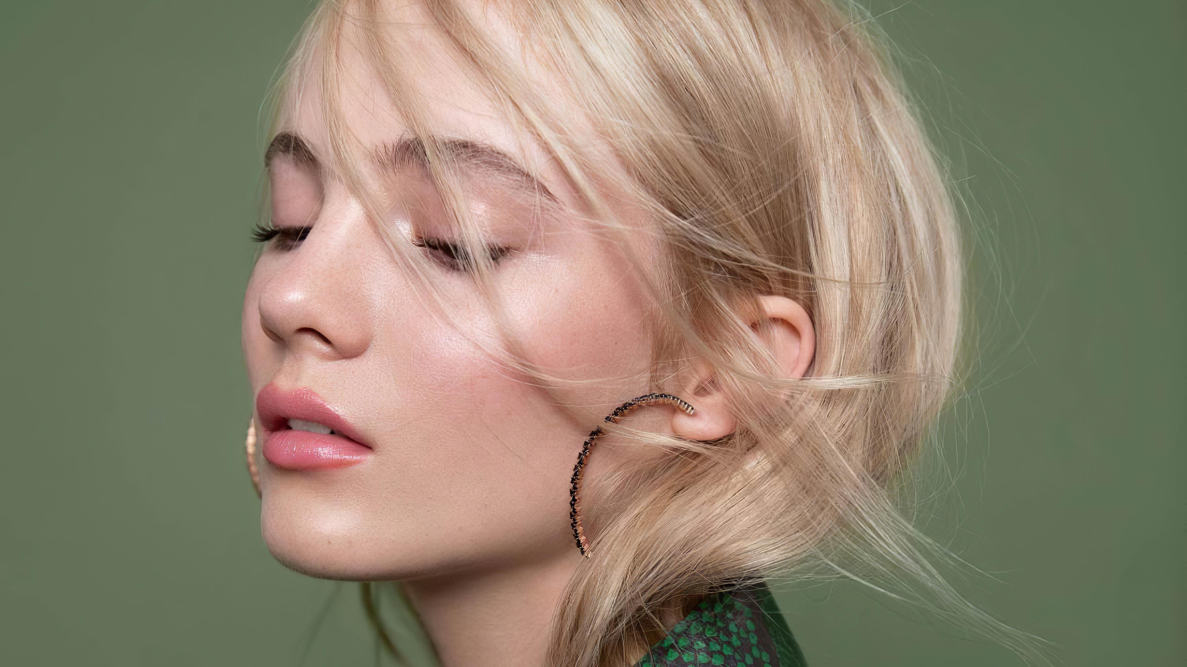 Get To Know Freya Allan - mvgtlmb