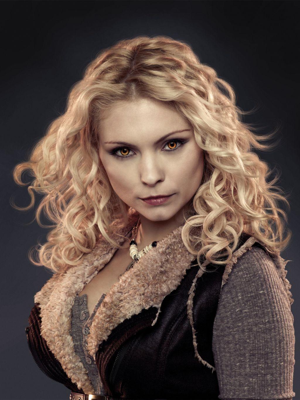 MyAnna Buring as Tanya in Twilight: Breaking Dawn love these