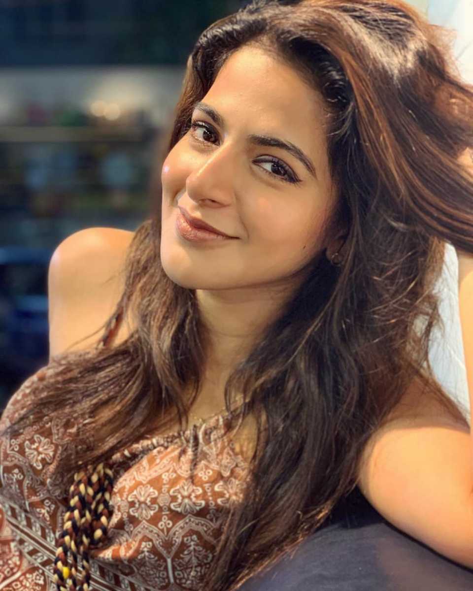 Actress Iswarya menon Latest HD Picture