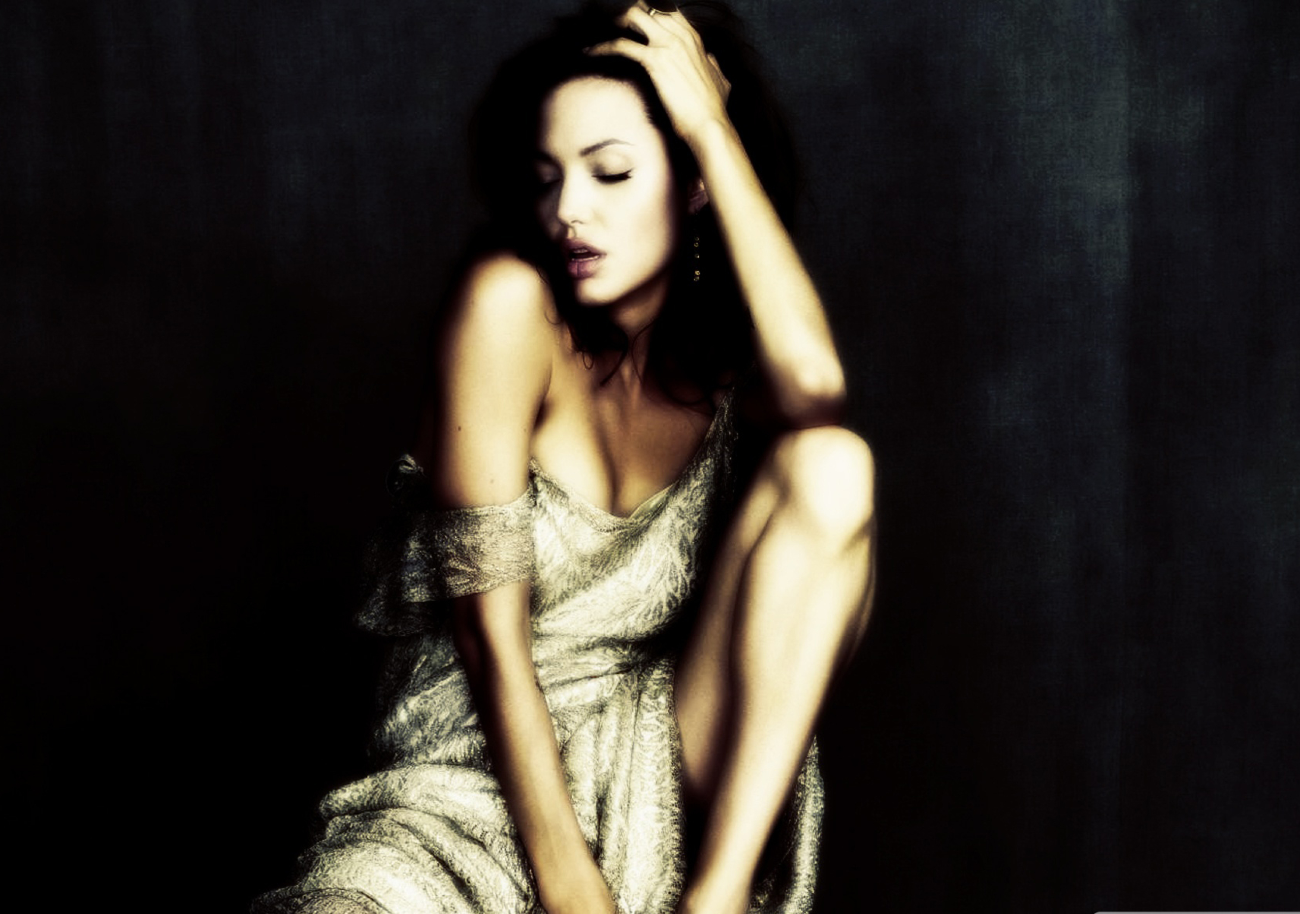 Angelina Jolie wallpaper 2560x1800