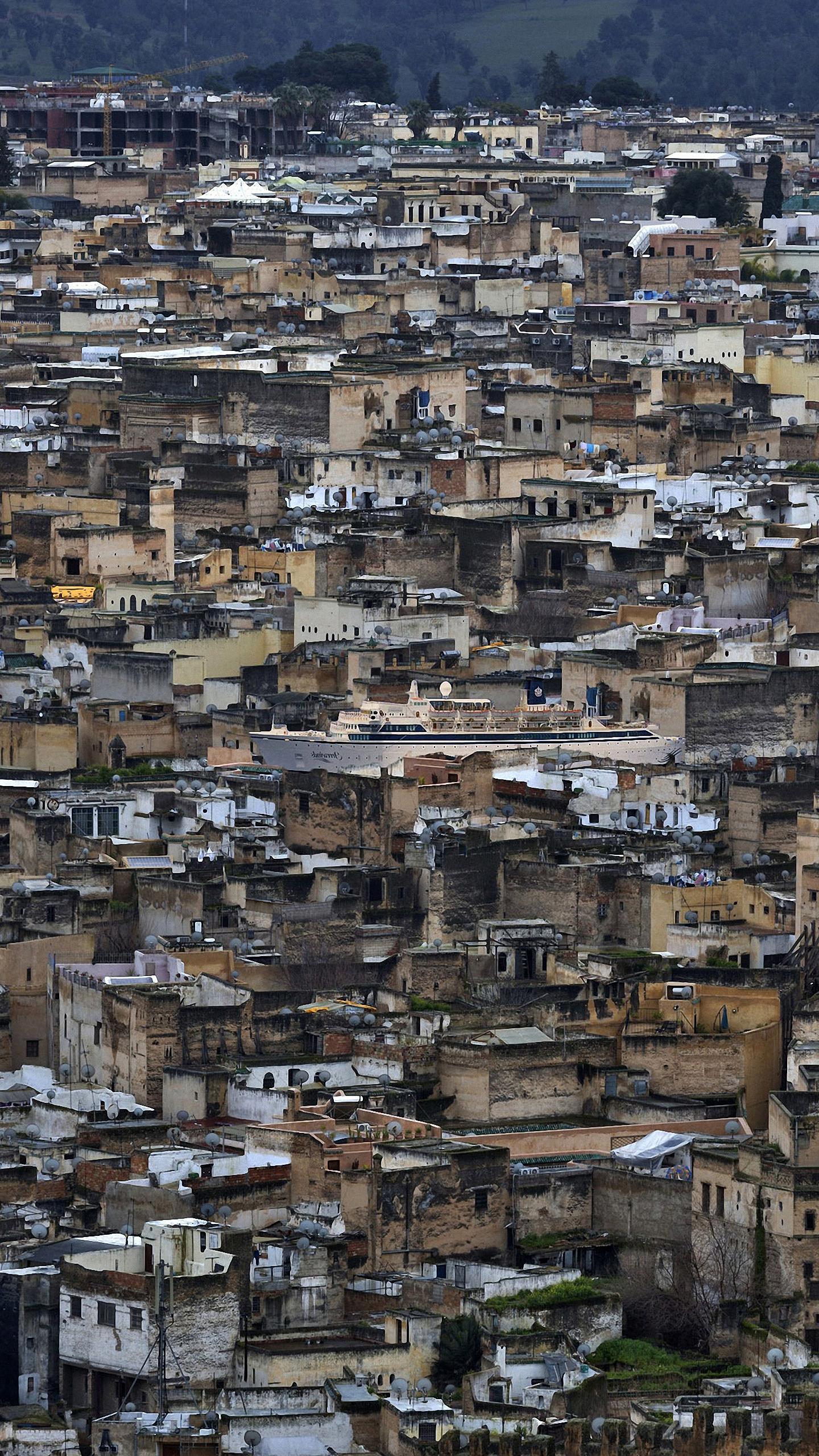 Slums City House iPhone 6s / 7 / 7s / Plus Wallpaper