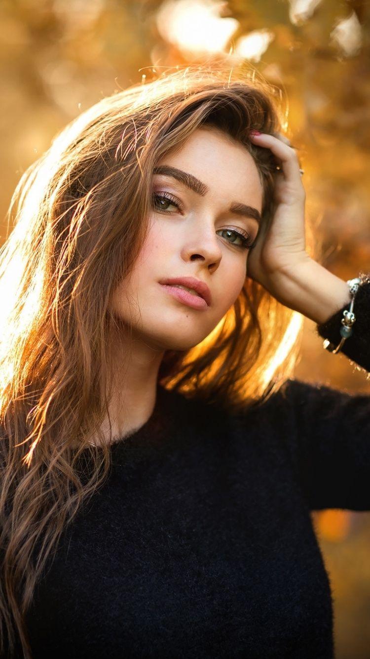 23 Best Female Model Poses for Photoshoots – Sunny 16