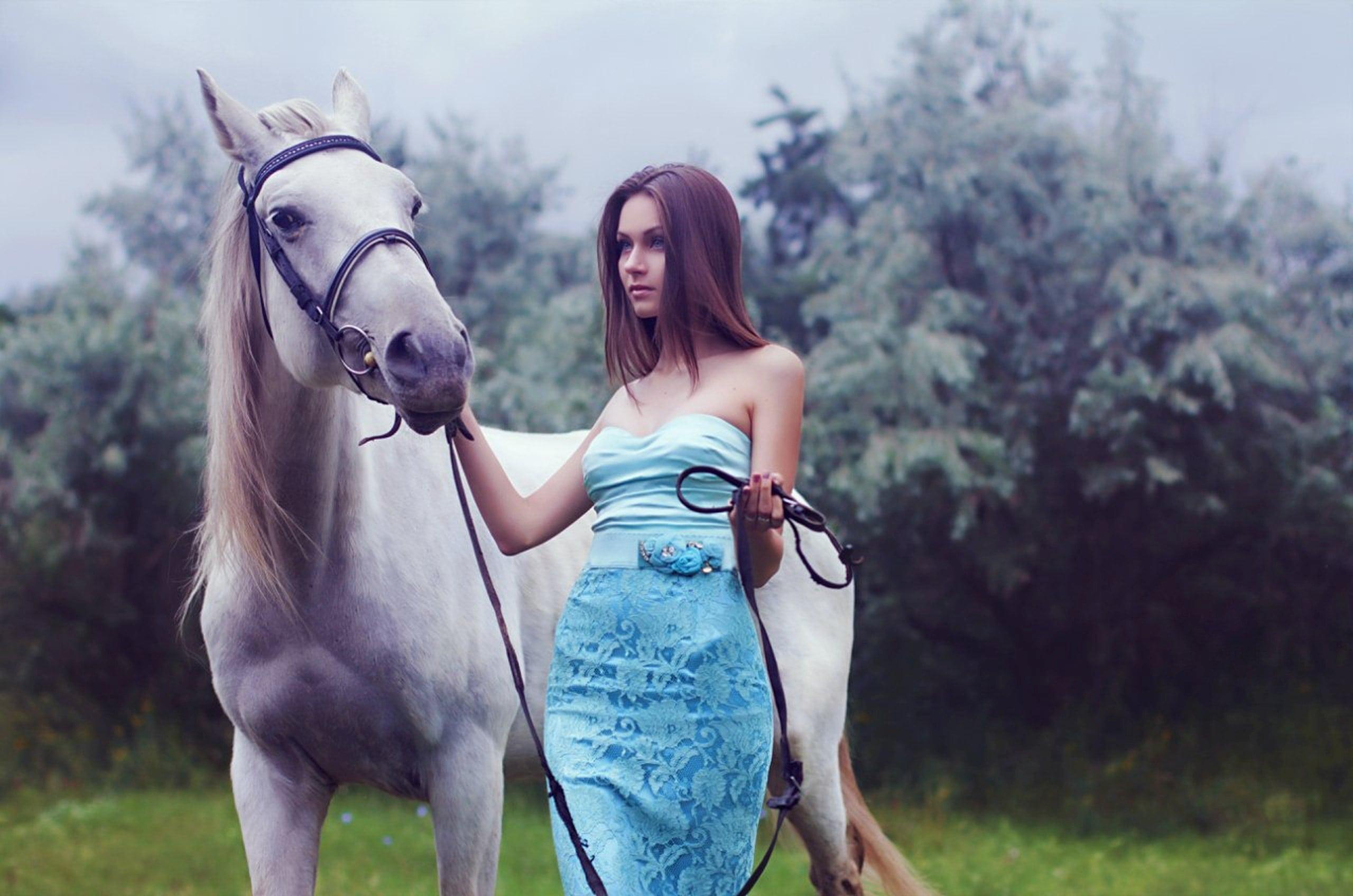 Pretty Model Outdoor Horse Photohoot Wallpaper