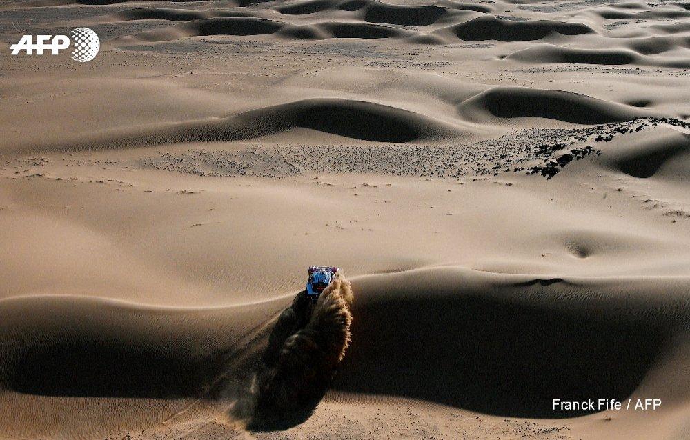 Carlos Sainz 2020 Dakar Rally wallpaper
