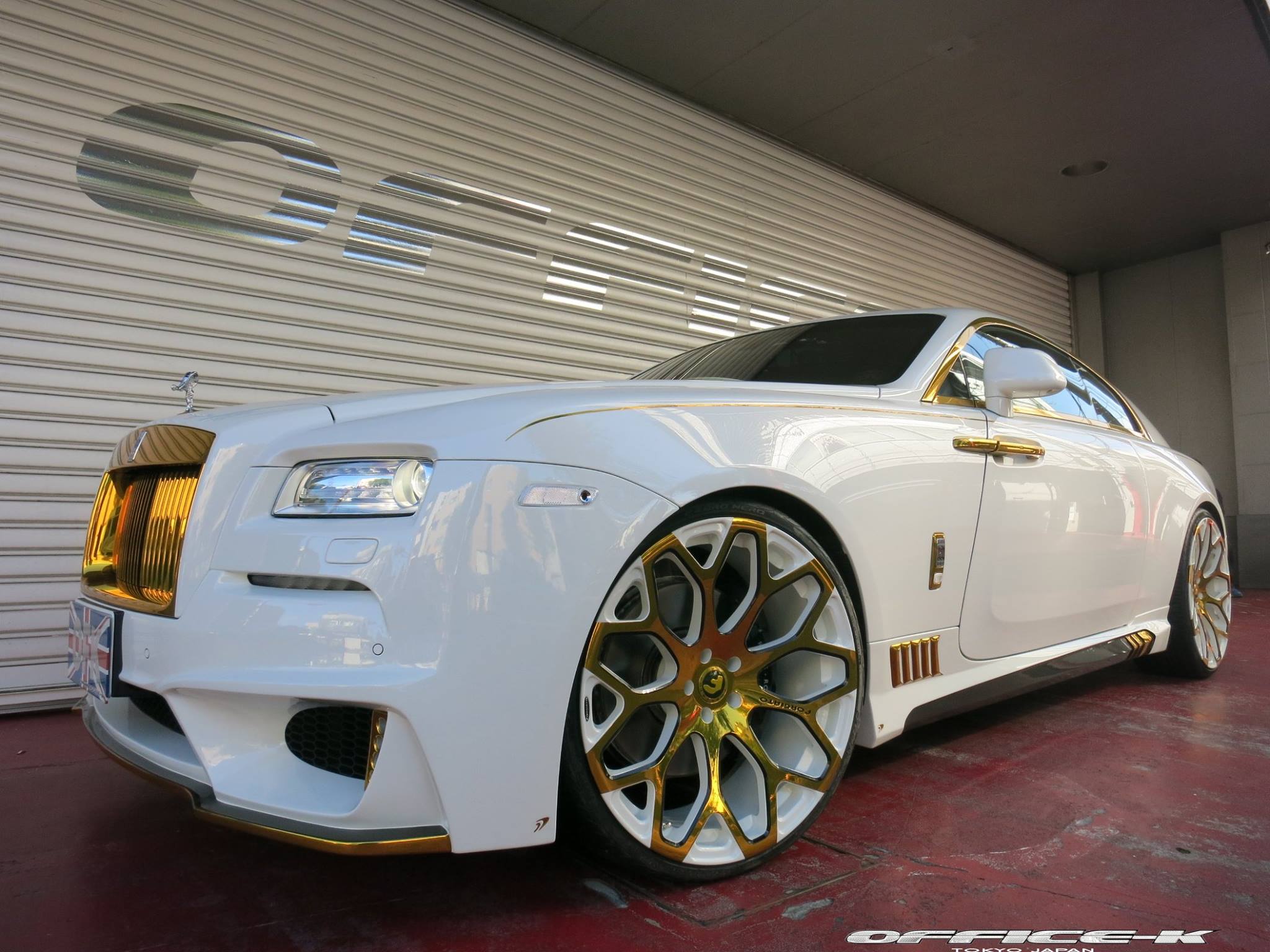 White Rolls Royce Wraith With Gold Accents From Office K Is