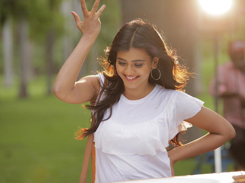 Hebah Patel Cute Picture And HD Wallpaper