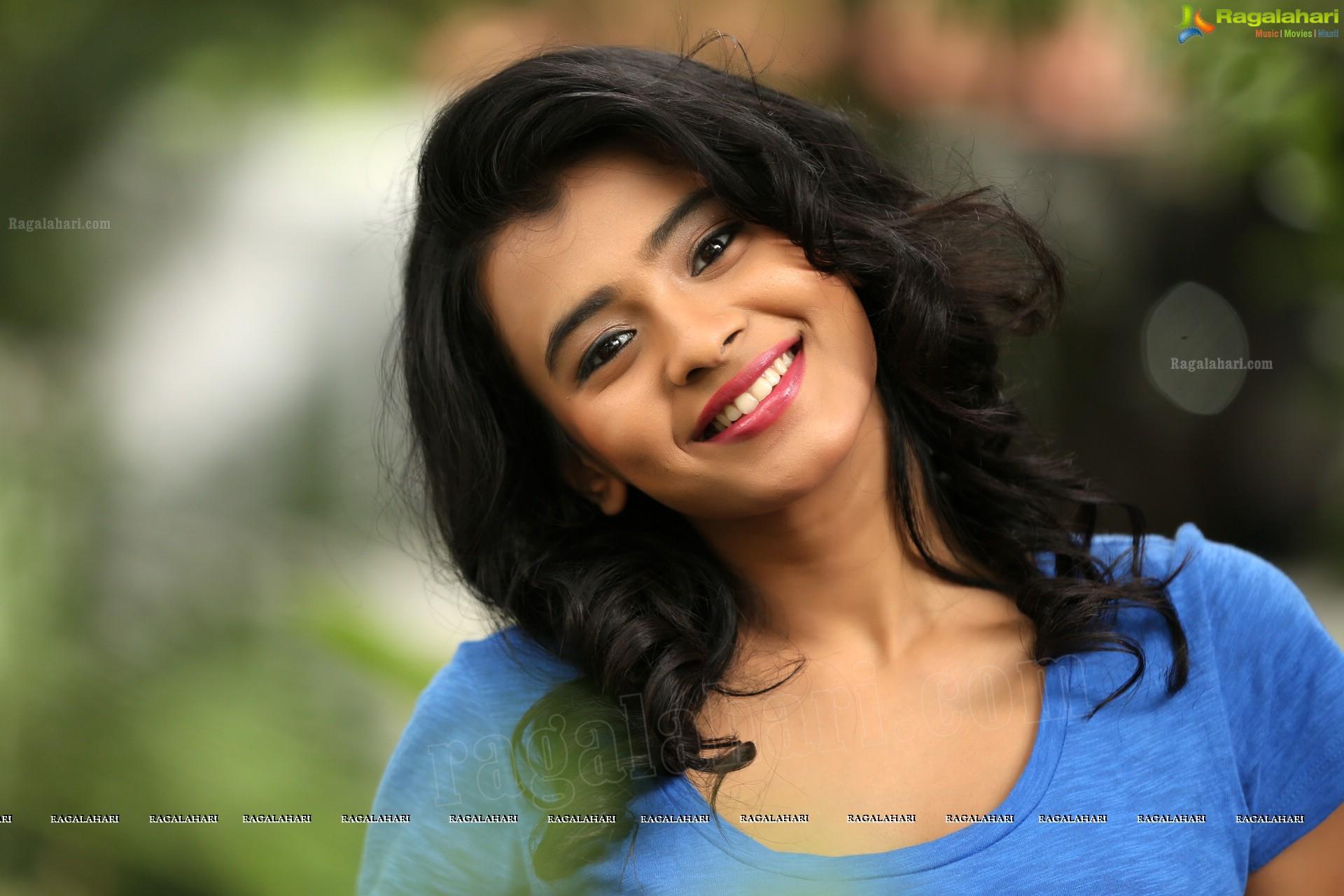 Hebah Patel (Exclusive) (High Definition) Image 11