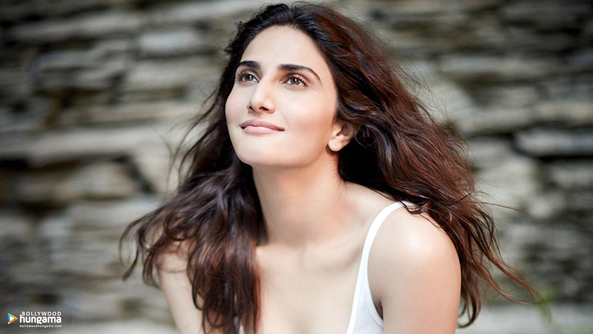 Vaani Kapoor Desktop Wallpapers Wallpaper Cave