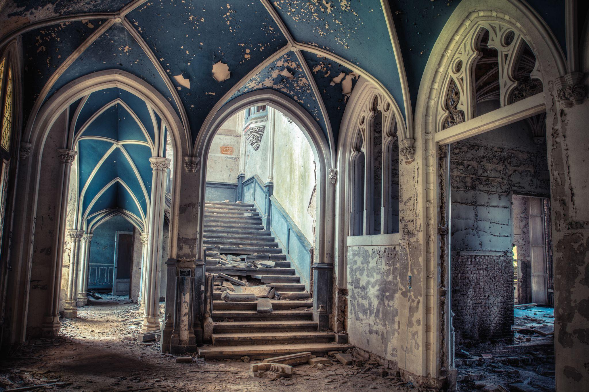 Abandoned mansion wallpaper and image