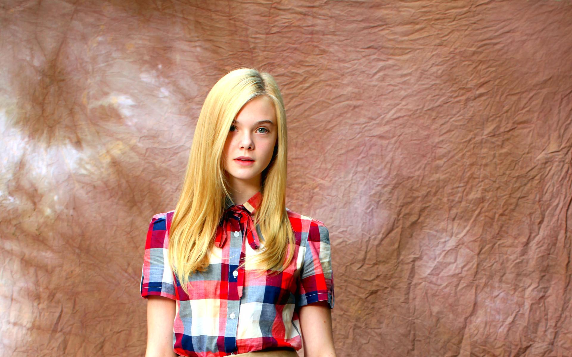 Elle Fanning Fanning Wallpaper