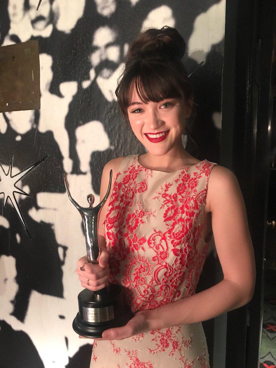 Isa Briones wallpaper