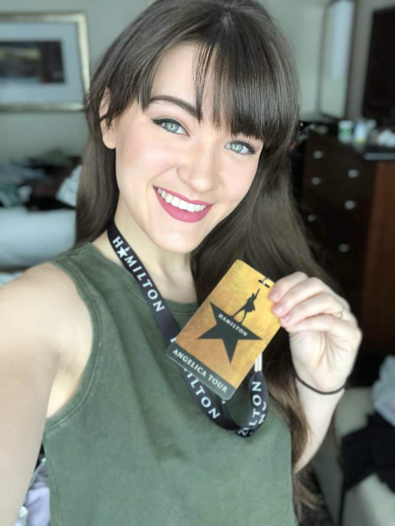 Isa Briones wallpaper