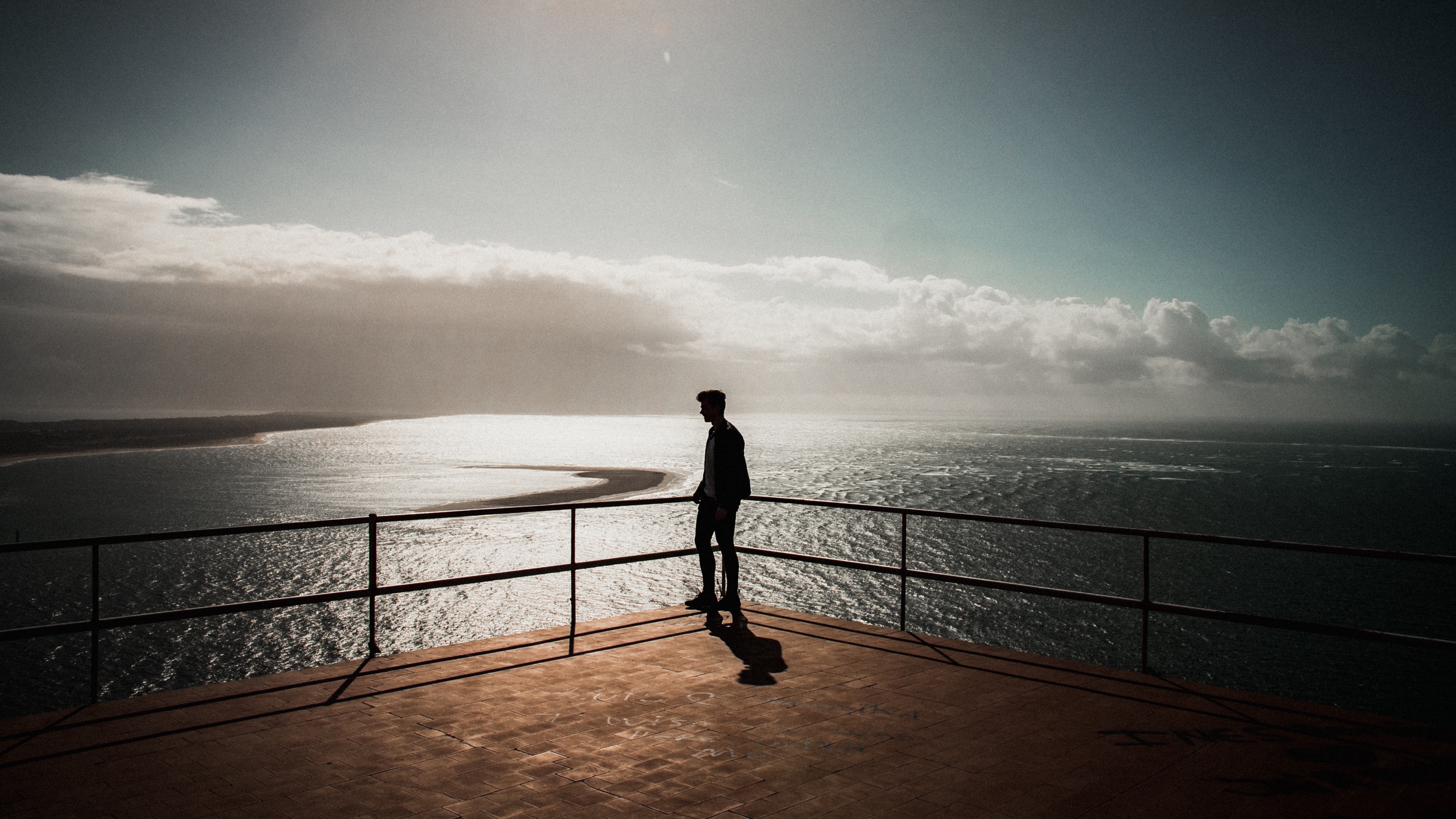 Download wallpaper 2560x1440 silhouette, loneliness, sea