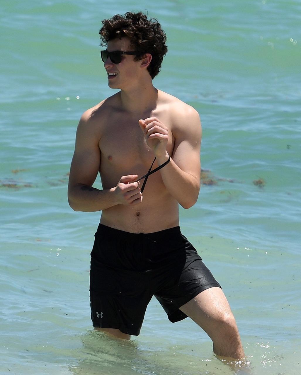 Alexis_Superfan's Shirtless Male Celebs: Shawn Mendes
