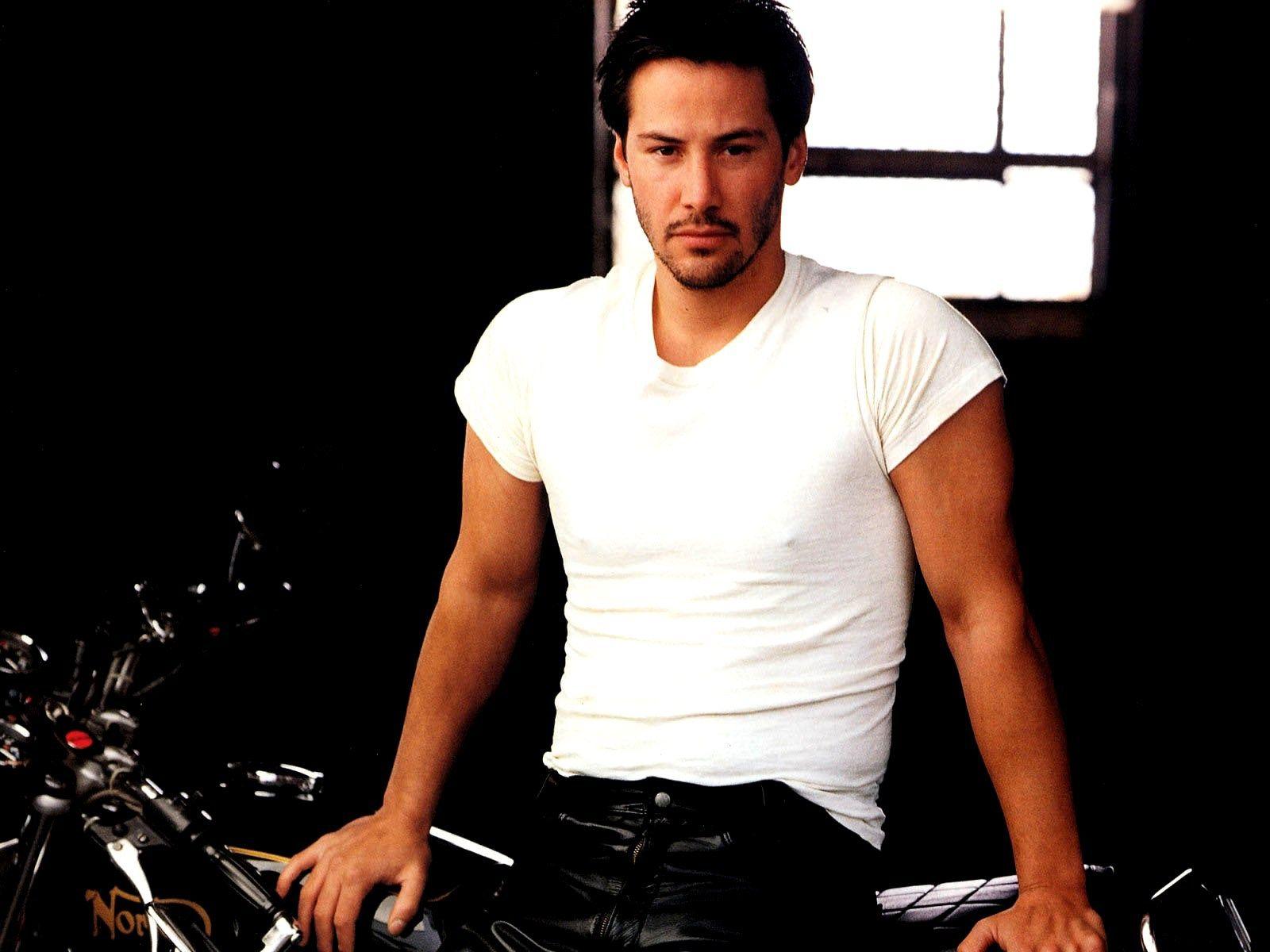 Favorite Pics of Keanu Reeves ♥