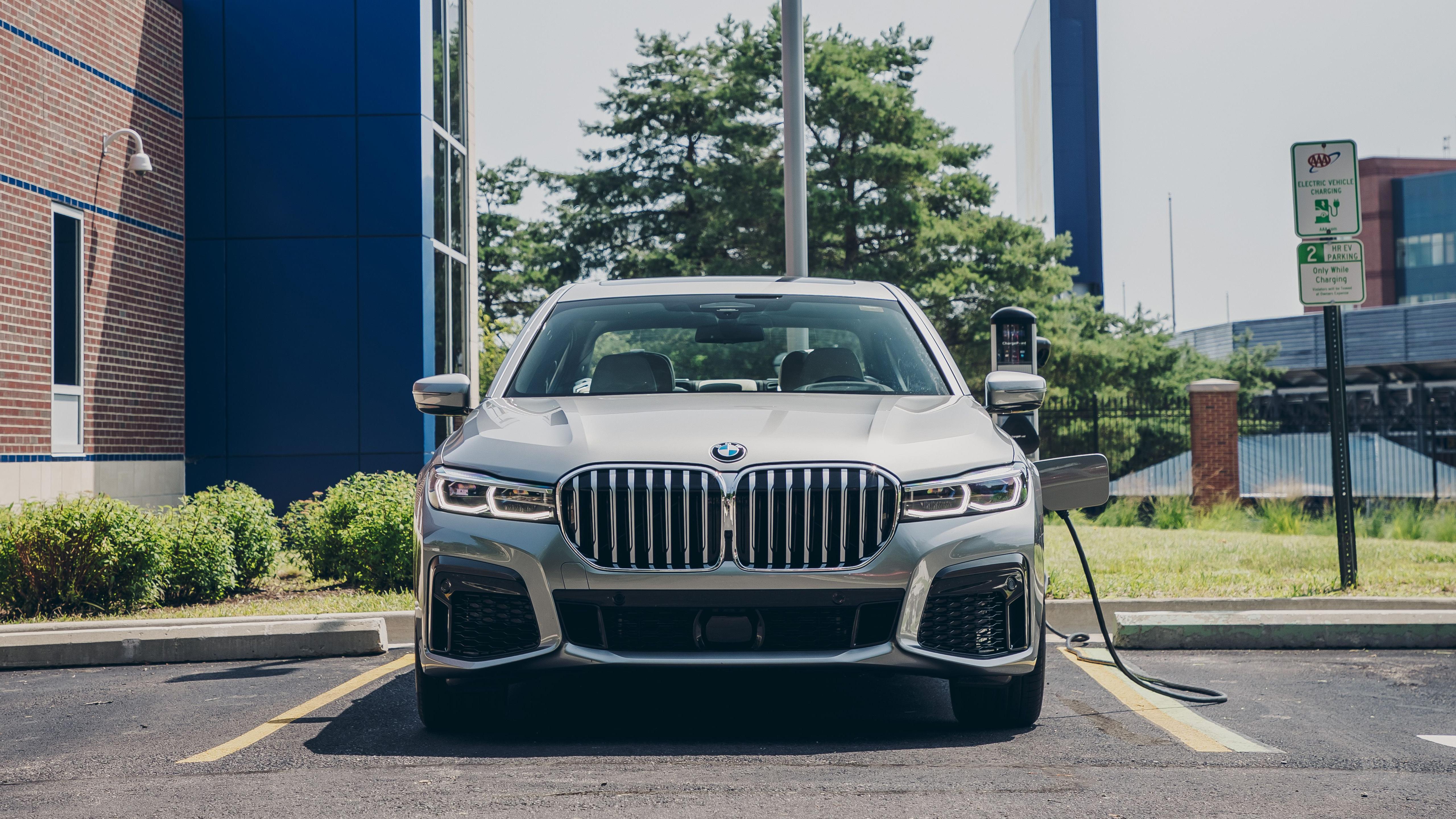 BMW 745e xDrive M Sport 4K Wallpaper. HD Car