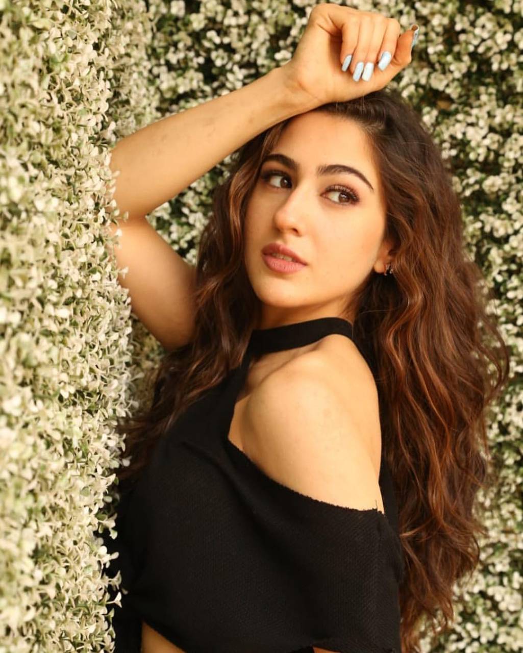 Sara Ali Khan Wallpaper