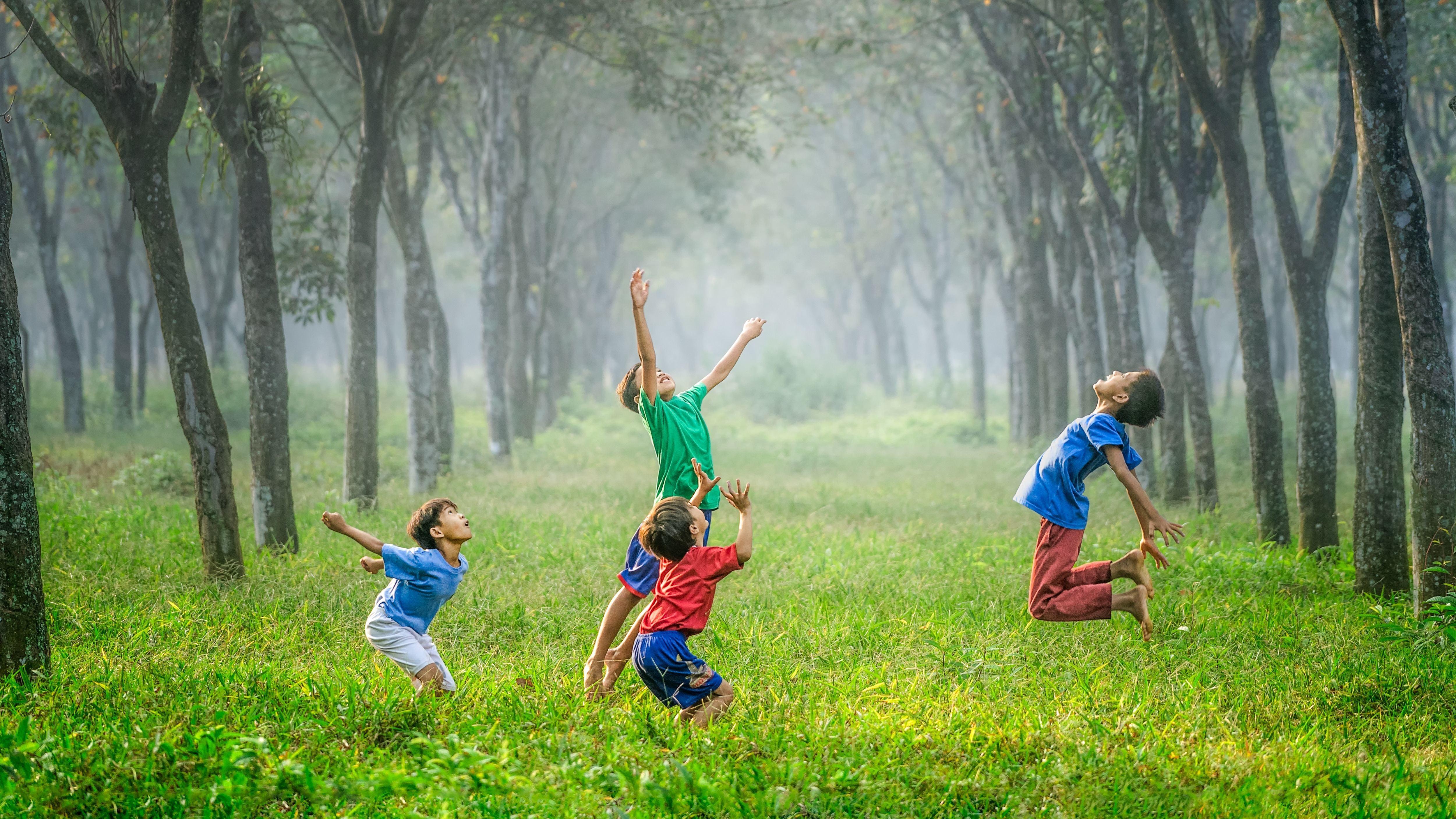 Children Playing Together Wallpaper Ke Wo Din