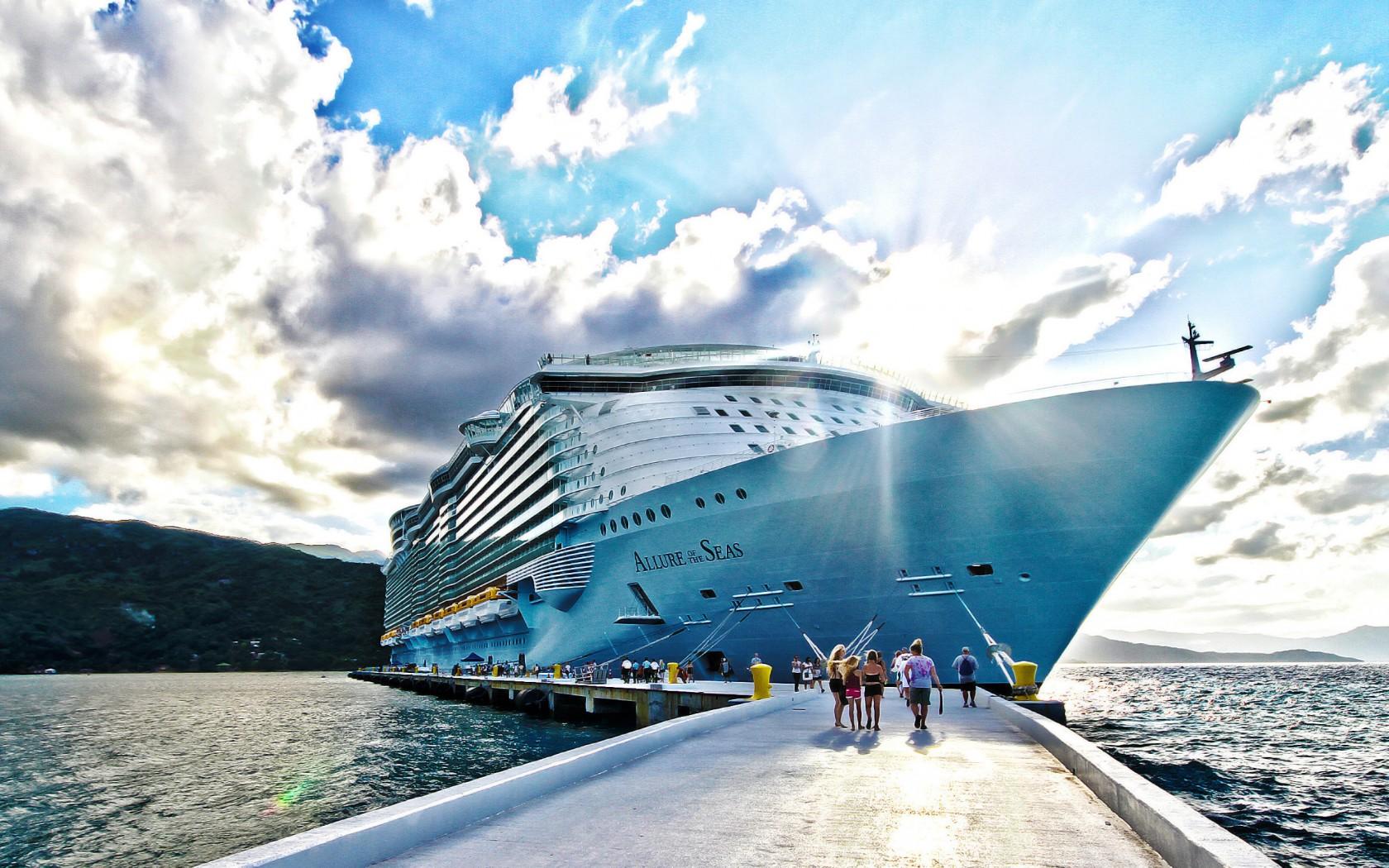 Cruise Ship HD Wallpaper