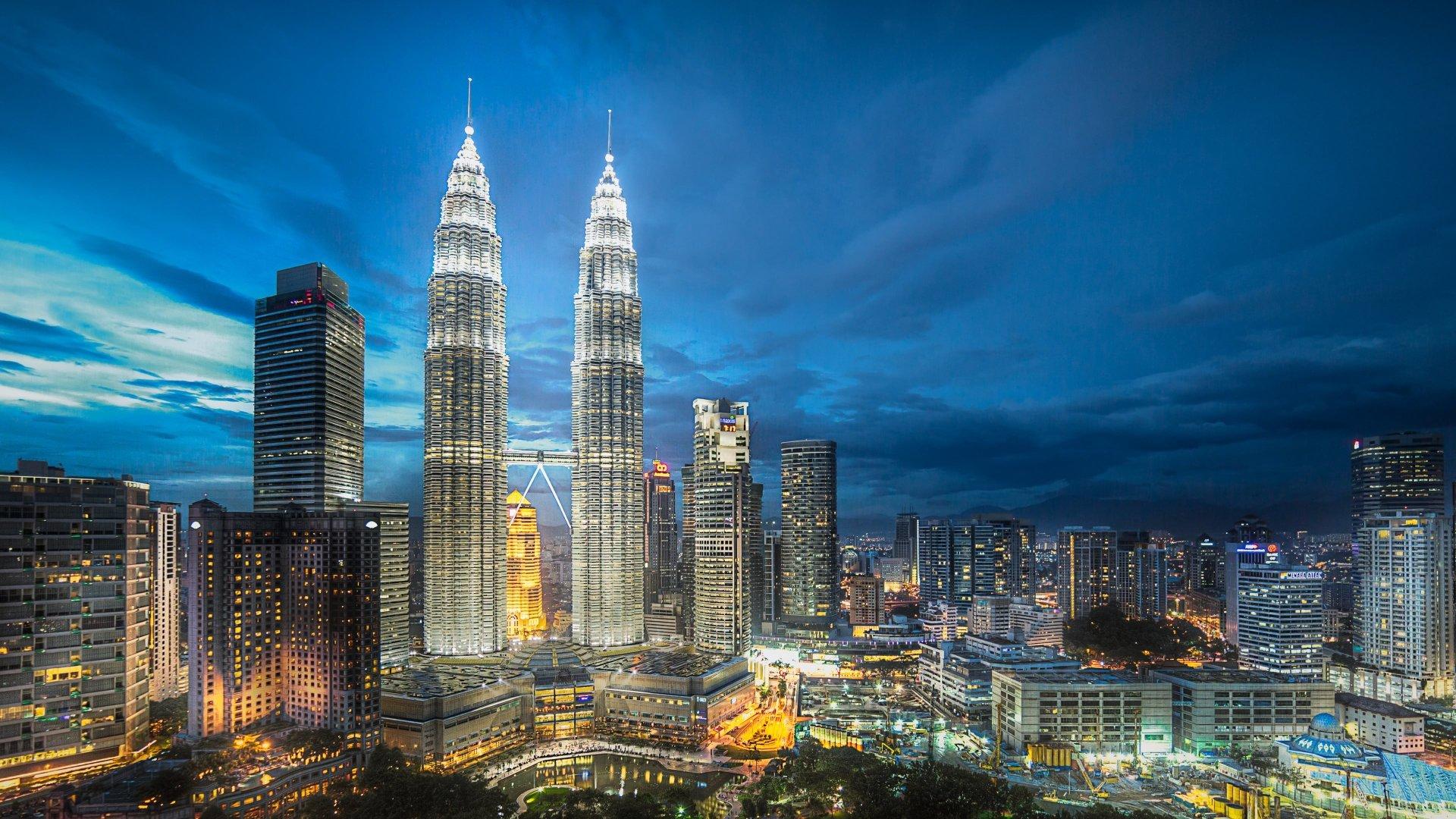 Petronas Towers HD Wallpaper
