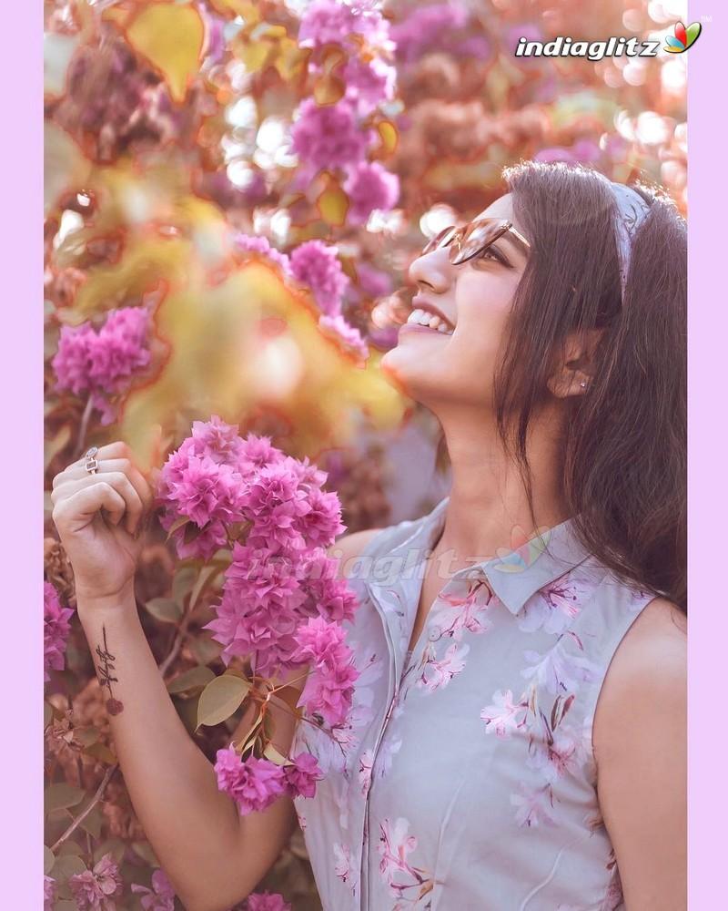 Priya Prakash Varrier Photo Actress photo, image