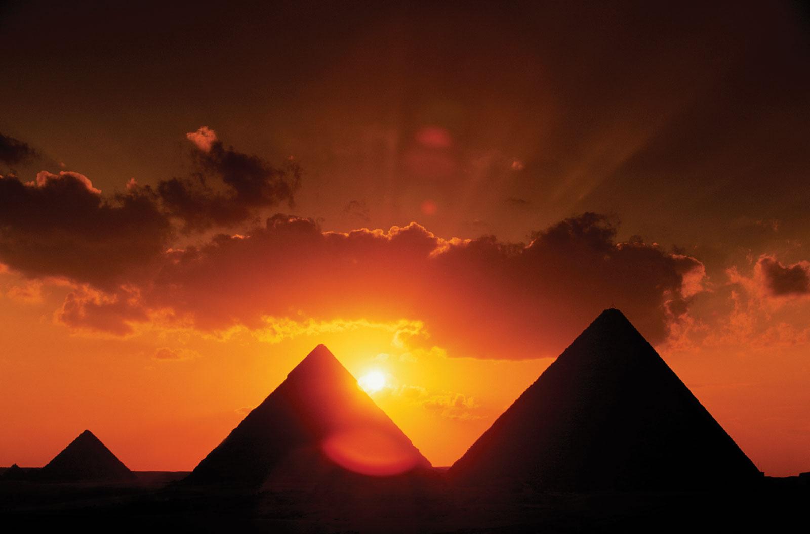 Pyramids of Giza. History & Facts