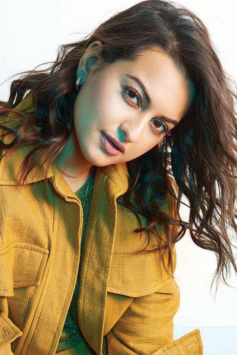 Wallpaper Sinha rocking Bollywood