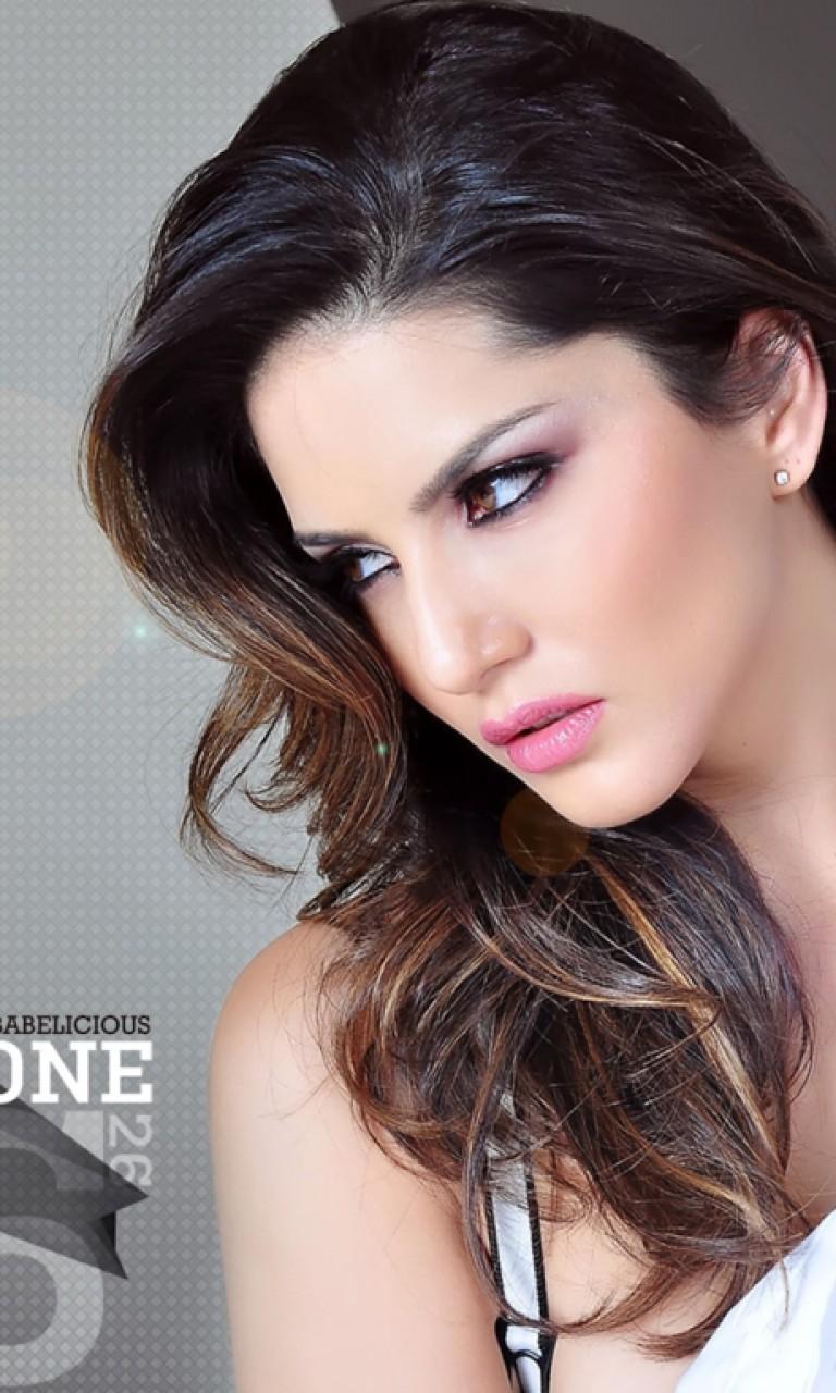 Sunny Leone Wallpaper Download FREE