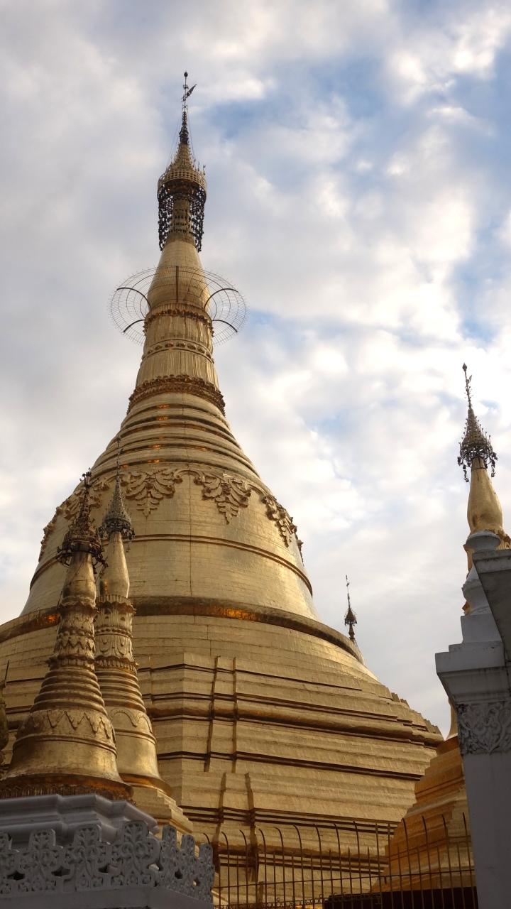 Religious Shwedagon Pagoda (720x1280) Wallpaper