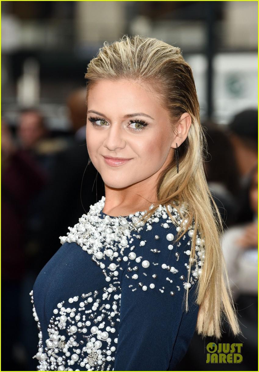 Tori Kelly & Kelsea Ballerini Hit The Red Carpet