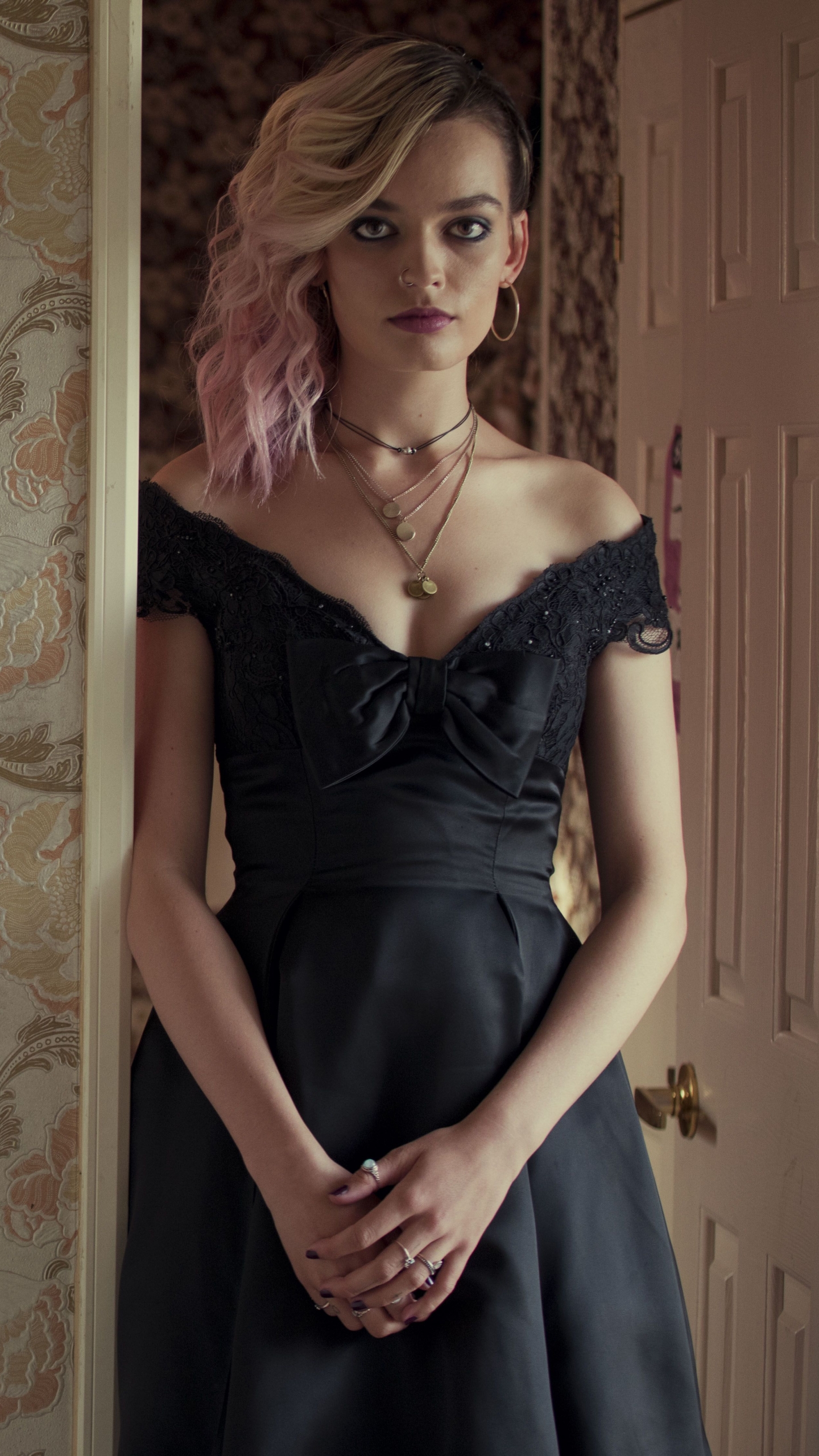 Celebrity Emma Mackey (1440x2560) Wallpaper