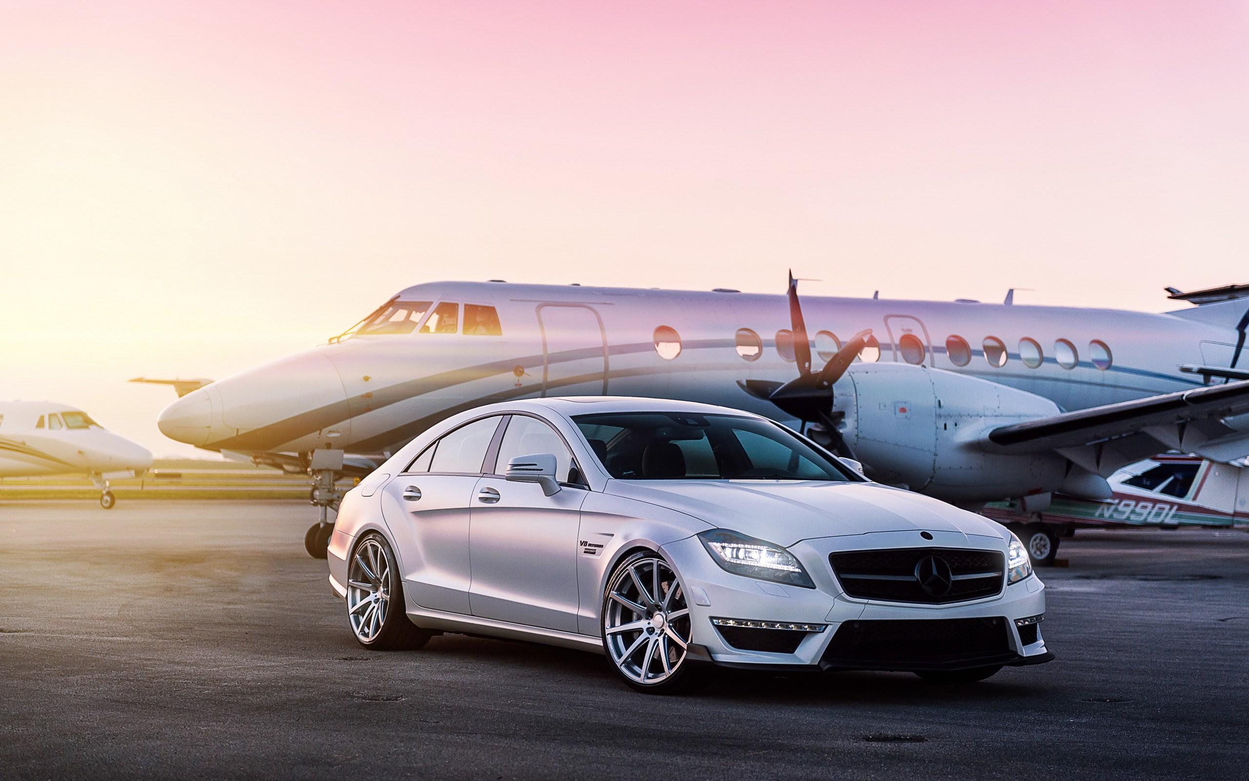 Mercedes Benz CLS Plane Wallpaperx1600