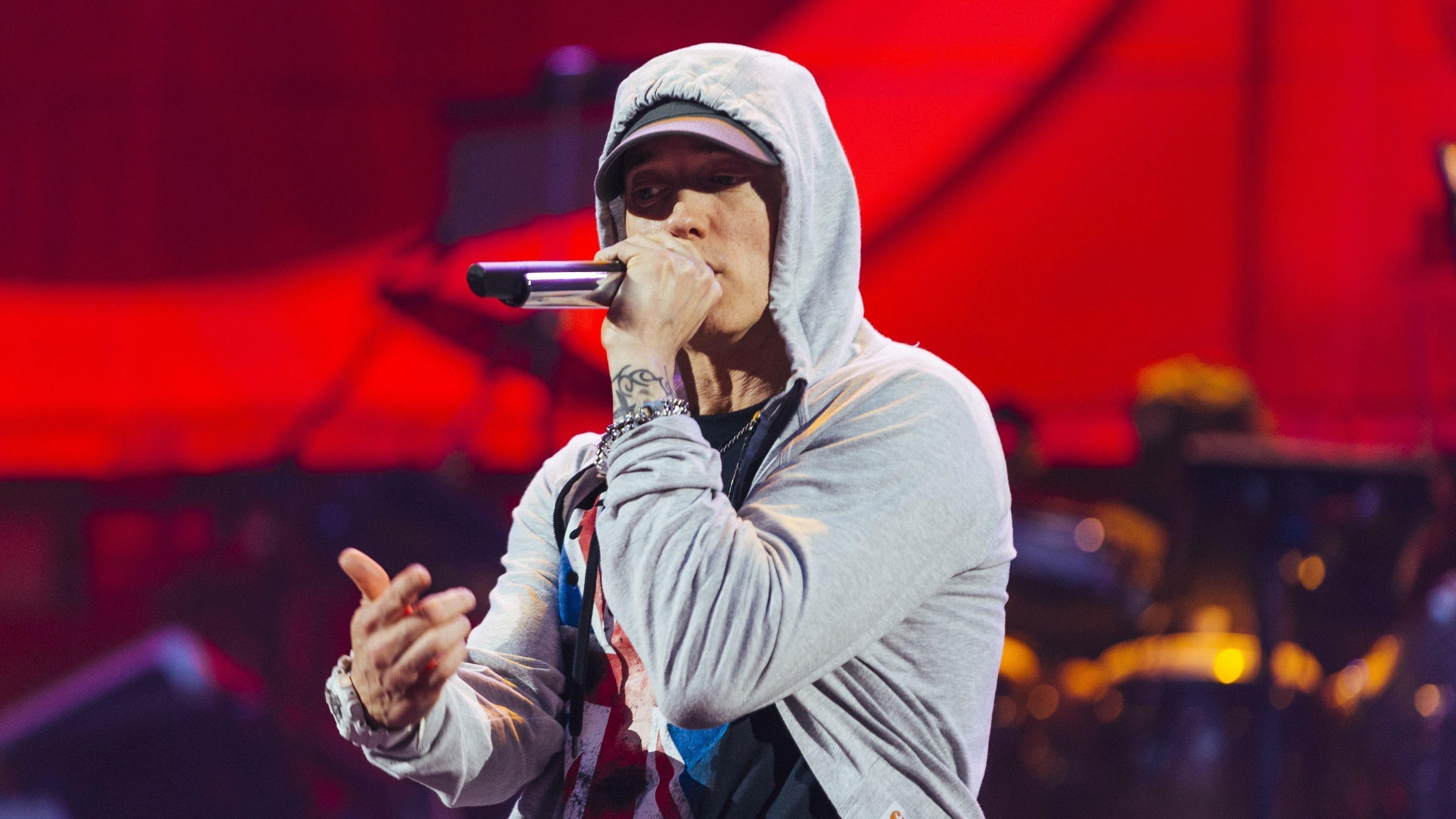 Eminem breaks his own chart record with new album