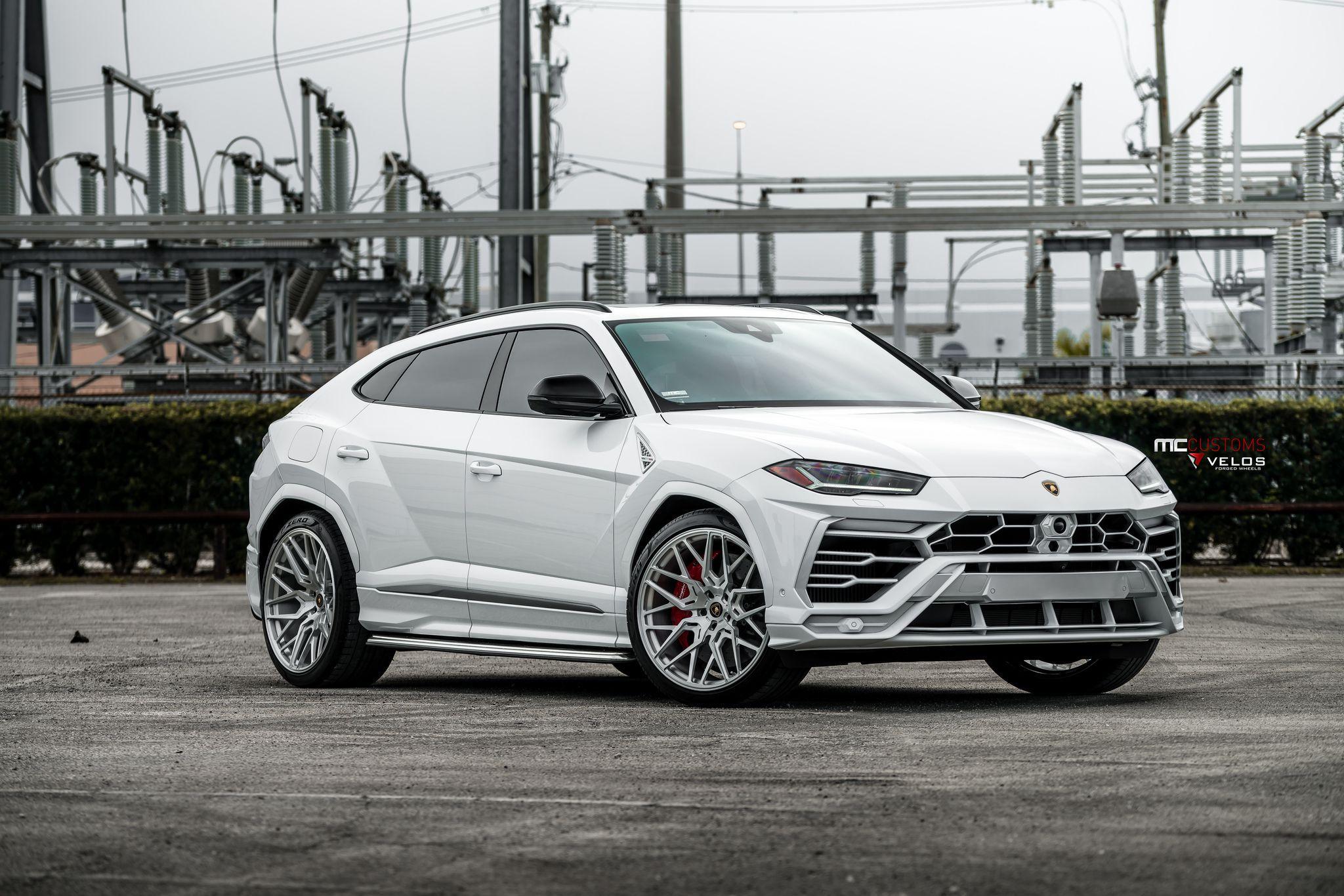 Lamborghini Urus White High Resolution Wallpaper