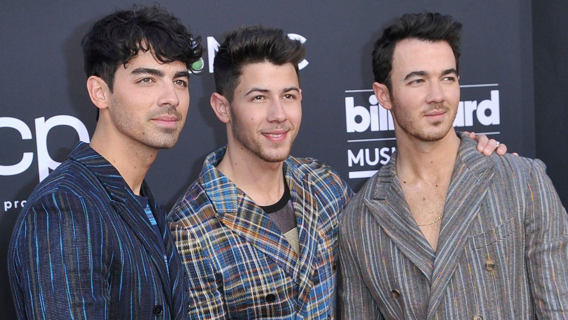 The Jonas Brothers Tried The Old Age Face App & We Can't