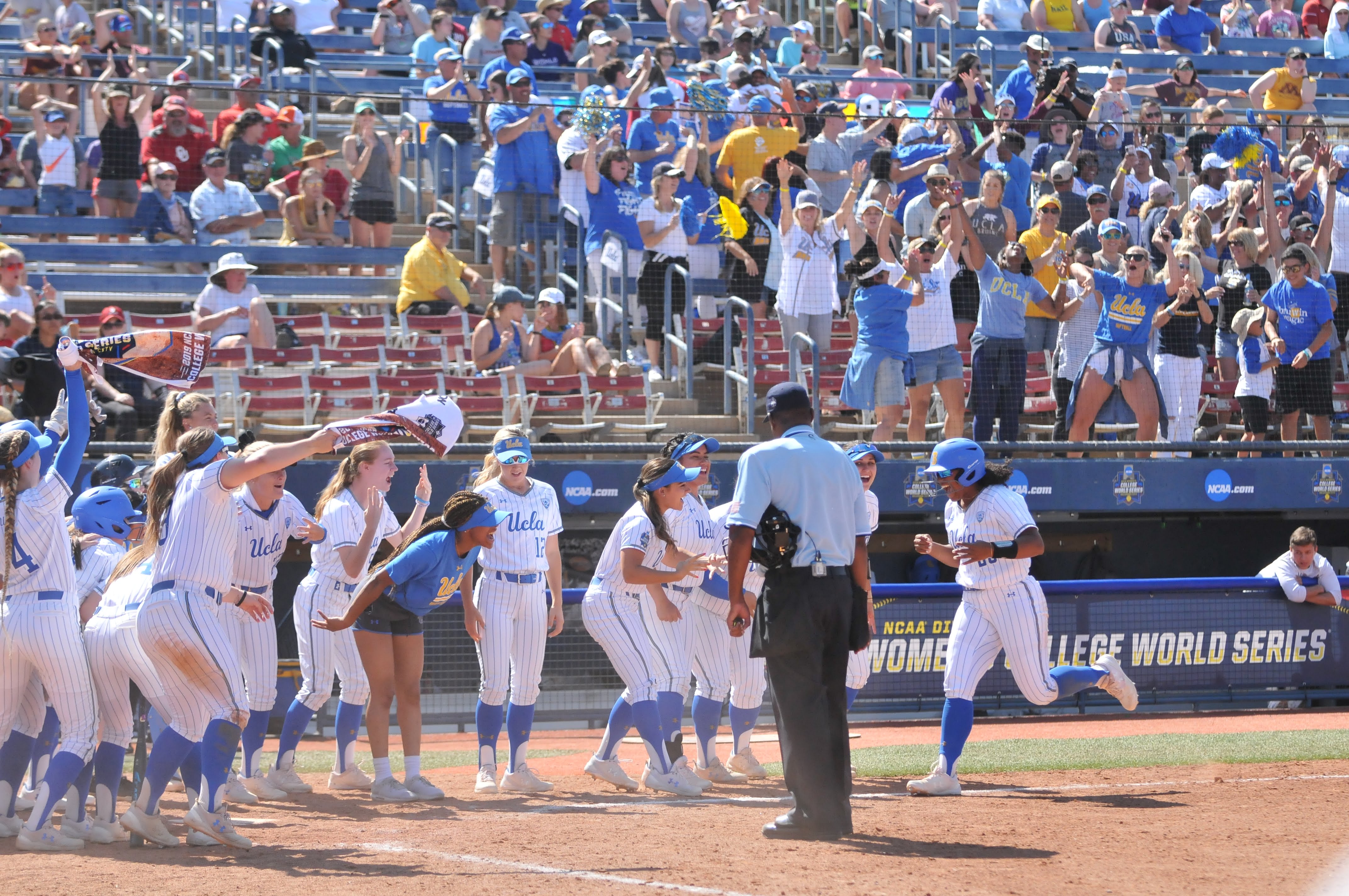 UCLA softball holds off Minnesota in Women's College World