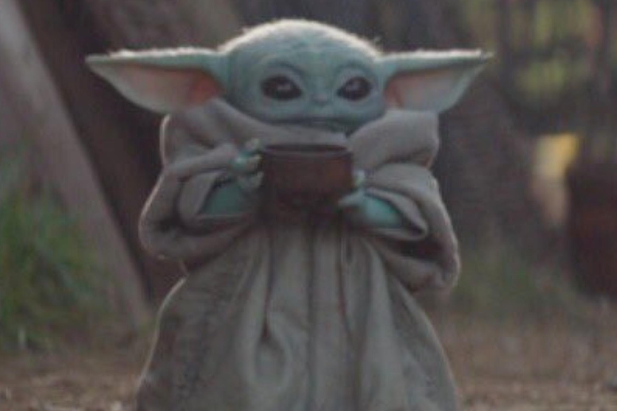 The Mandalorian's Baby Yoda Cup Meme Has Taken Over Twitter