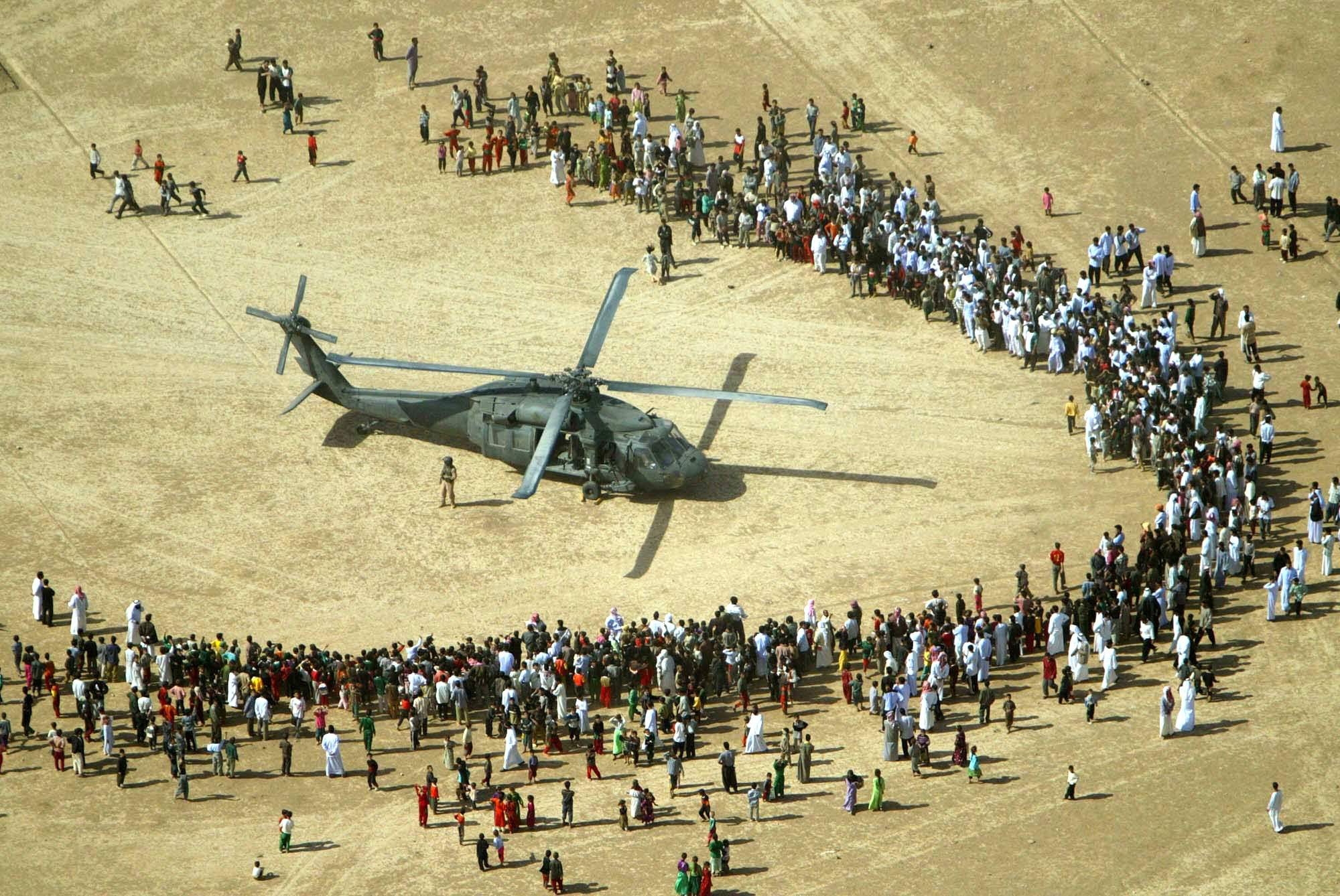 uh60 black hawk 2000x1338 wallpaper High Quality Wallpaper