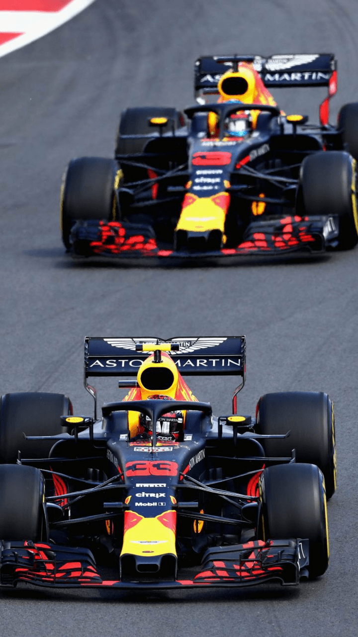 Wallpaper of Max Verstappen and Daniel Ricciardo in their