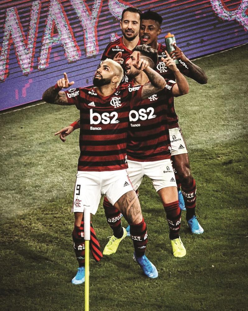 Trio do Flamengo domina artilharia com mais gols do que 16