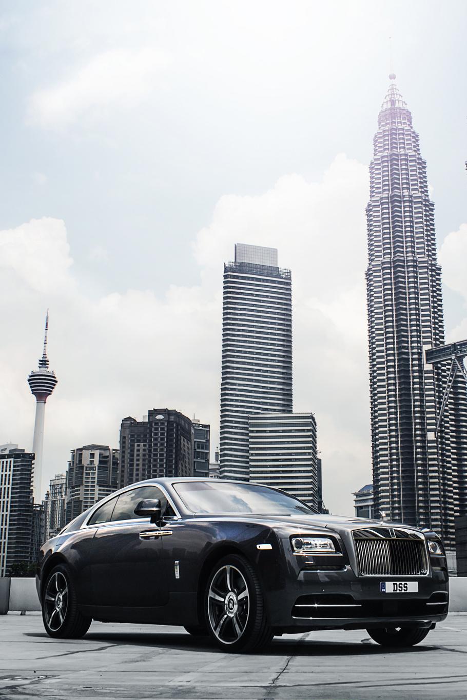 Rolls Royce Wraith Sportscar Downtown Cityscape Skyline