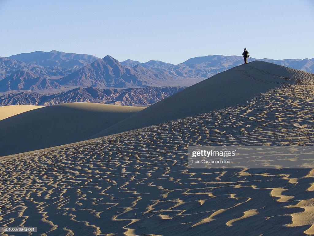 Desert Dunes Walking Wallpapers - Wallpaper Cave